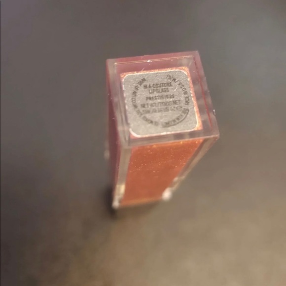 MAC couture gloss PRESTIGIOUS - Picture 4 of 4